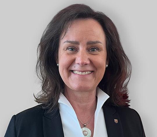 Portrait der Ministerin Dr. Ute Eiling-Hütig.
