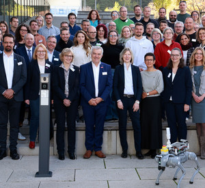 Staatssekretärin Jenny Groß begrüßt den ersten Jahrgang des Zertifikatsstudiengangs Informatik an der Rheinland-Pfälzischen Technischen Universität (RPTU) in Kaiserslautern.