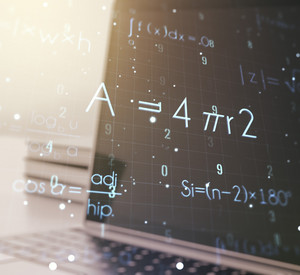 Kreatives wissenschaftliches Formelhologramm auf modernem Laptop-Hintergrund
