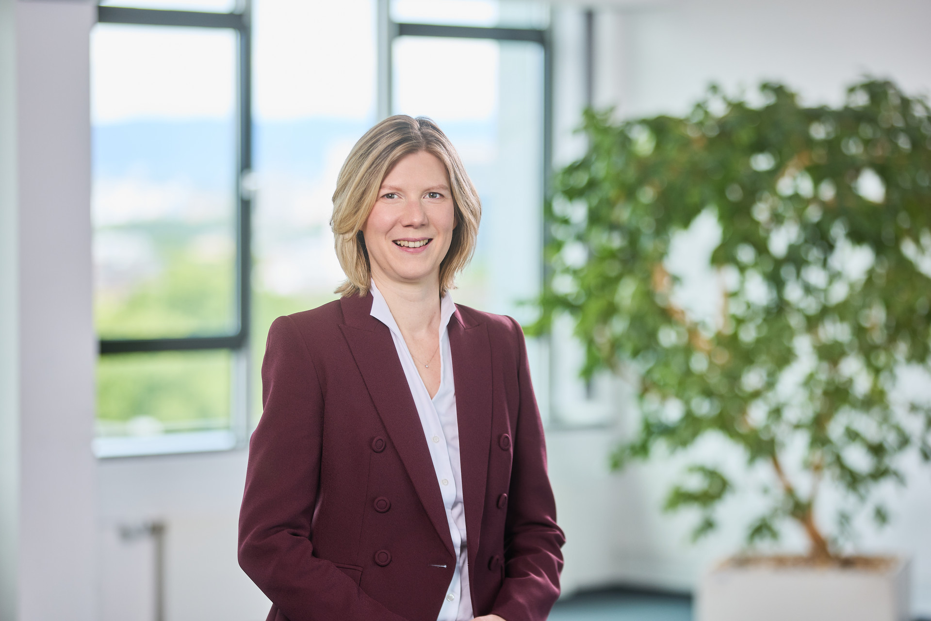Portraitfoto von Staatsekretärin Jenny Groß.