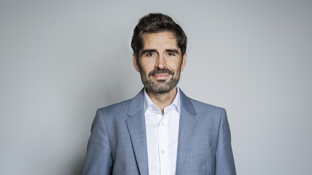 Porträt von Minister Teuber.