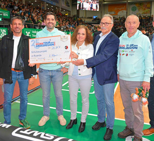 Von links: Torsten Herz (Geschäftsführer VET-Concept), Bildungsminister Sven Teuber, Dr. Patricia Erbeldinger (Vorsitzende der Sportakademie), Prof. Berthold Hornetz (Ruanda Komitee Trier), Georg Bernarding (Vorstand der Akademie) und Klaus Klaeren (Geschäftsfürhrer der Sportakademie).