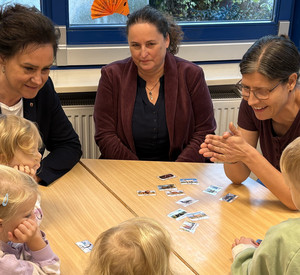Bildungsministerin Dr. Ute Eiling-Hütig beim Besuch der Evangelischen Maria-Magdalena Kita in Mainz.