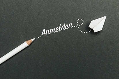 Ein Stift mit einem Papierflieger. Dazwischen der Schriftzug: Anmelden