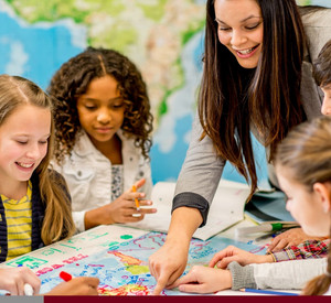 Schülerinnen und Schüler im Unterricht