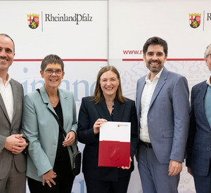 Von links: Wissenschaftsminister Clemens Hoch, Wirtschaftsstaatssekretärin Petra Dick-Walther, Frauenministerin Katharina Binz, Bildungsminister Sven Teuber und Klimaschutzstaatssekretär Dr. Erwin Manz.